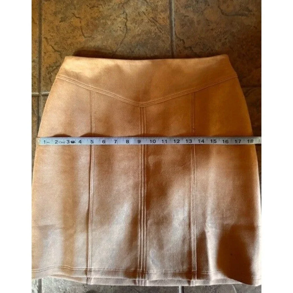 White House Black Market Womens Camel Tan Brown Faux Suede Mini Skirt Size 2 EUC
